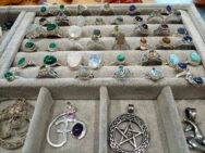 anelli, pendenti, pietre preziose - La Casa del Viaggiatore